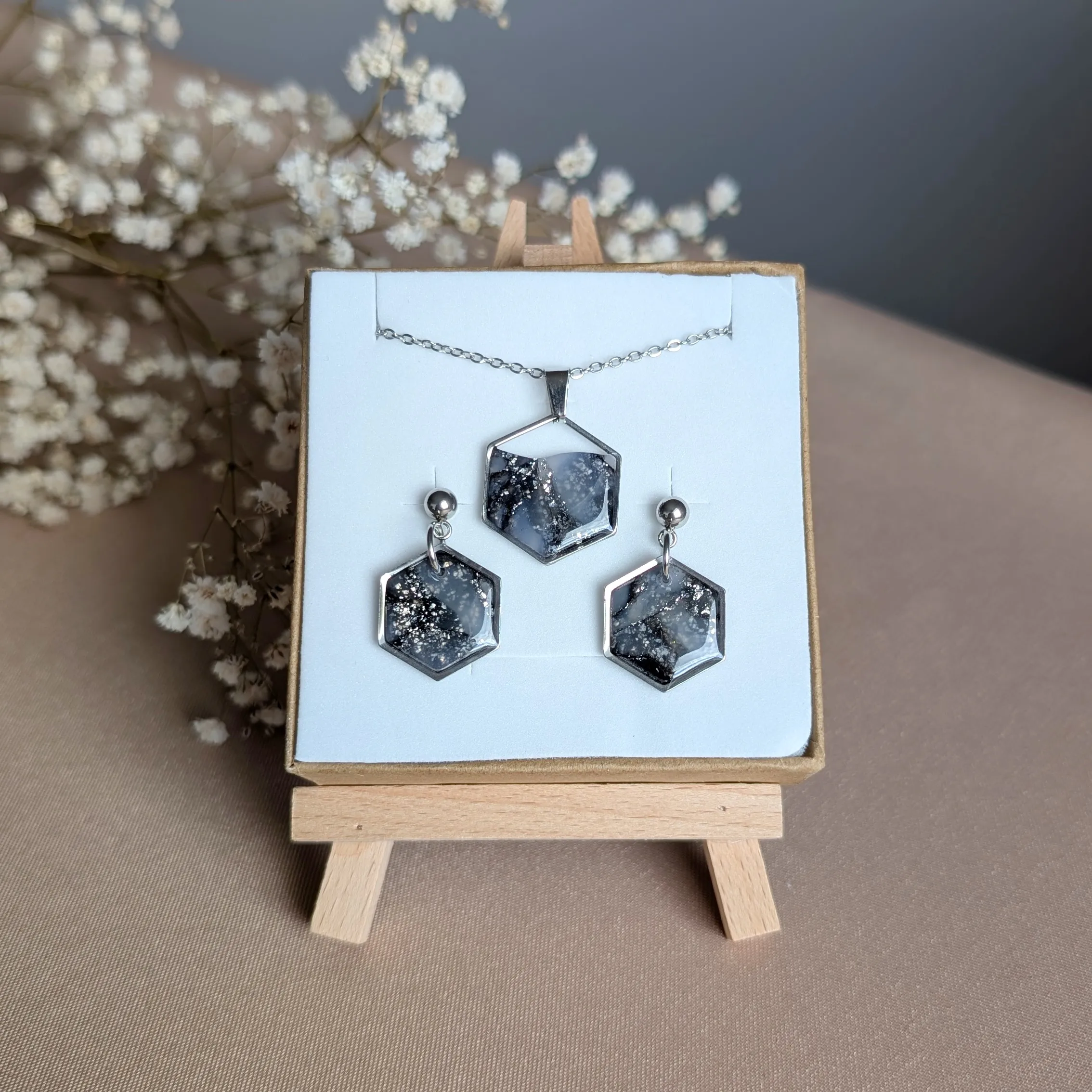 Przepiękne błyszczące kolczyki z gliny polimerowej w stylu twórczości Claude'a Moneta